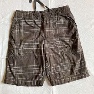 Nike Men’s casual shorts 12” inseam interior drawstring waist L